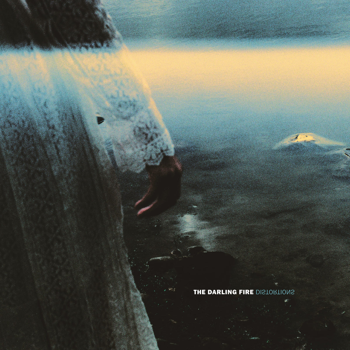 THE DARLING FIRE &quot;Distorsions&quot;